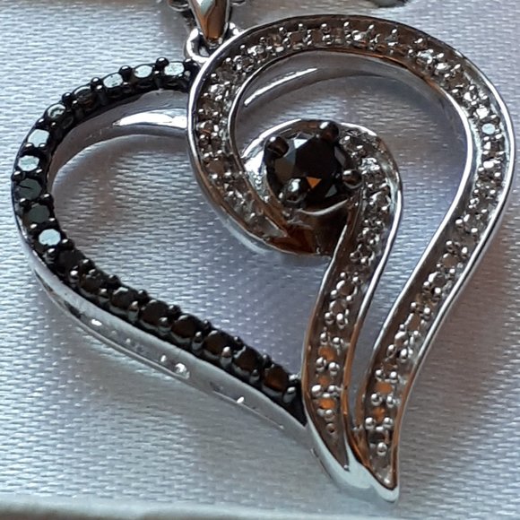 ZIRCONIA HEART NECKLACE - Picture 2 of 2